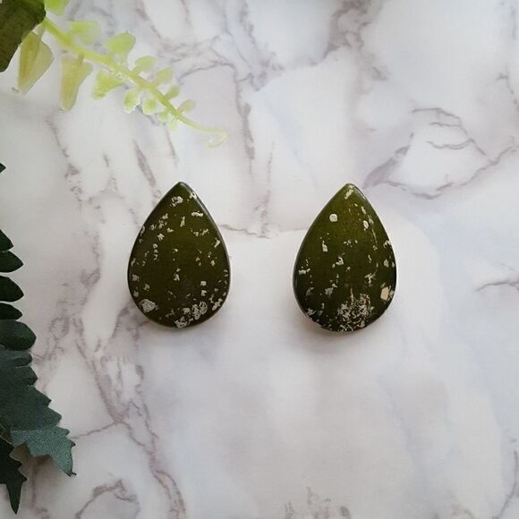 Vintage Wooden Tear Drop Clip On Earrings - Picture 1 of 4